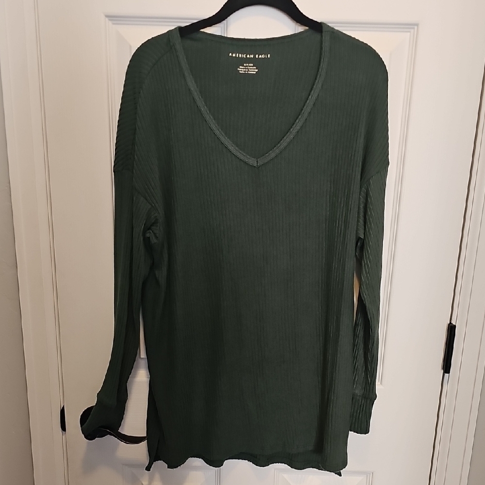 American Eagle Outfitters Green Long Sleeve Relaxed shirt